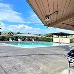 Hilo Downtown Condo Walk To Beaches