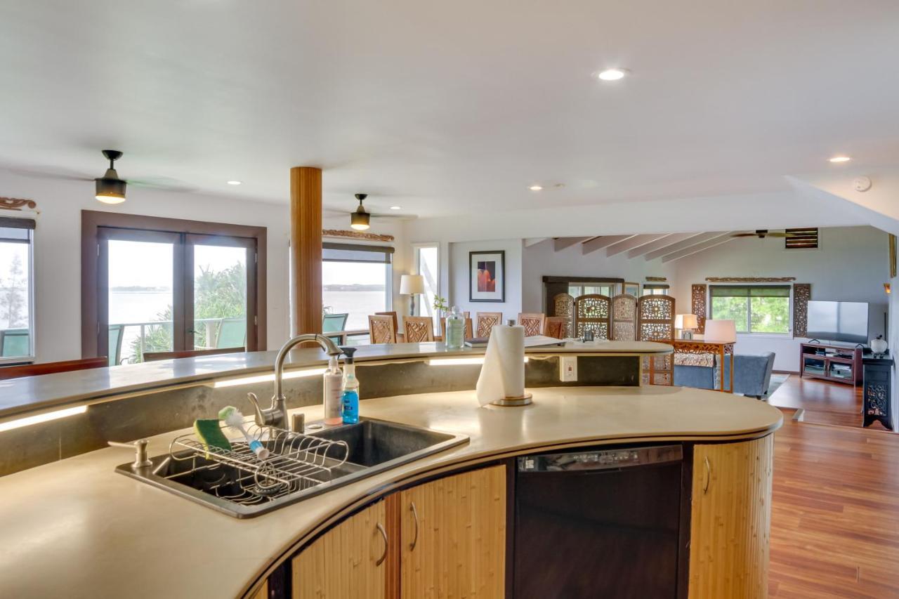 With Private Deck And Stunning Ocean Views! Hilo