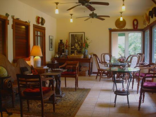 Bed & Breakfast At The Beach With Friends Hilo