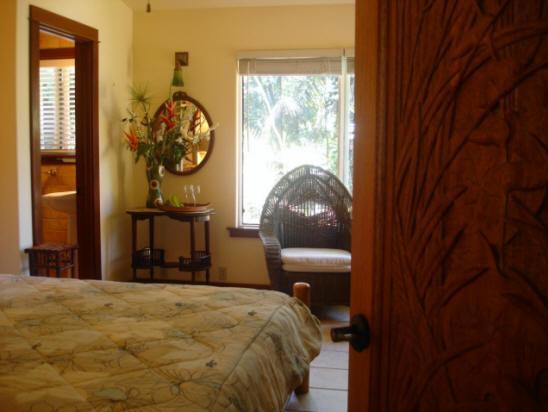 Bed & Breakfast At The Beach With Friends Hilo