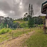 Hilo Couples Retreat About 6 Miles To Honolii Beach!