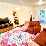 Your Hilo Homebase - Lovely 3 Bedroom In Heart Of Hilo With Ac!