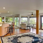 Hilo Home With Private Deck And Stunning Ocean Views!