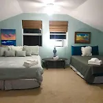 Hawaii Tropical Volcano Mansion + Sauna