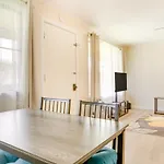 Quaint Hilo Vacation Rental With Community Pool!