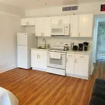 Studio In Hilo Center With Pool And Lake Views