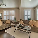 Hawaiian Hideaway With Yard Less Than 2 Miles To Hilo Bay!