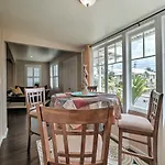 Hawaiian Hideaway With Yard Less Than 2 Miles To Hilo Bay!