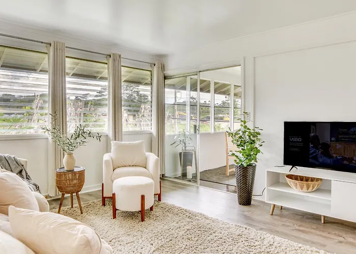 Hilo Apartment With Lanai - 2 Mi To Beaches!