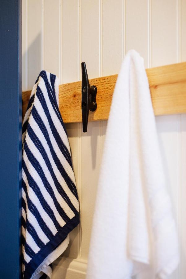 New Whaler Inn- Nautical Magic Downtown Holiday home Hilo