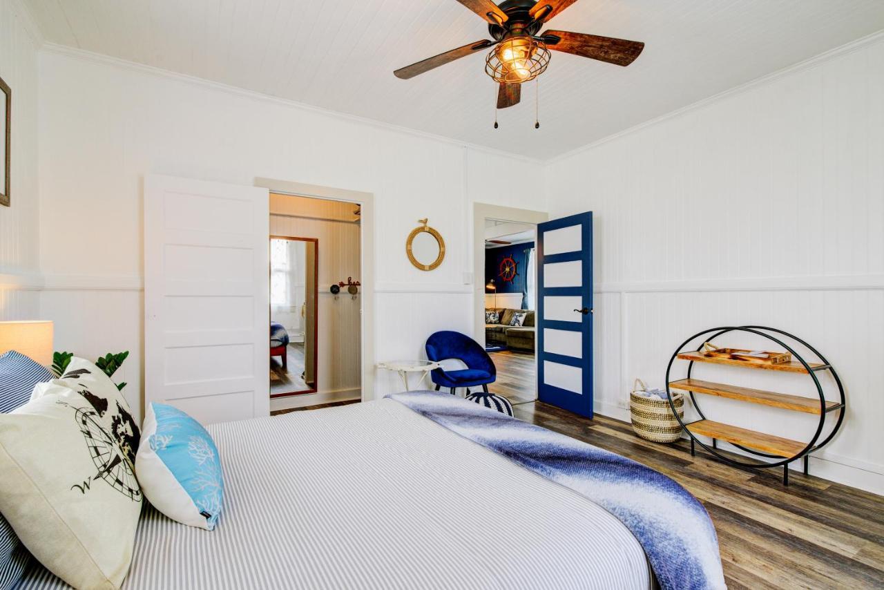 New Whaler Inn- Nautical Magic Downtown Holiday home Hilo
