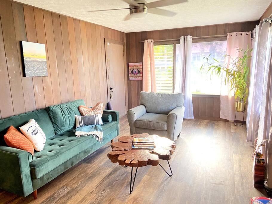 Holiday home The Homebase - Charming 3 Bedroom Home, With Ac! *
