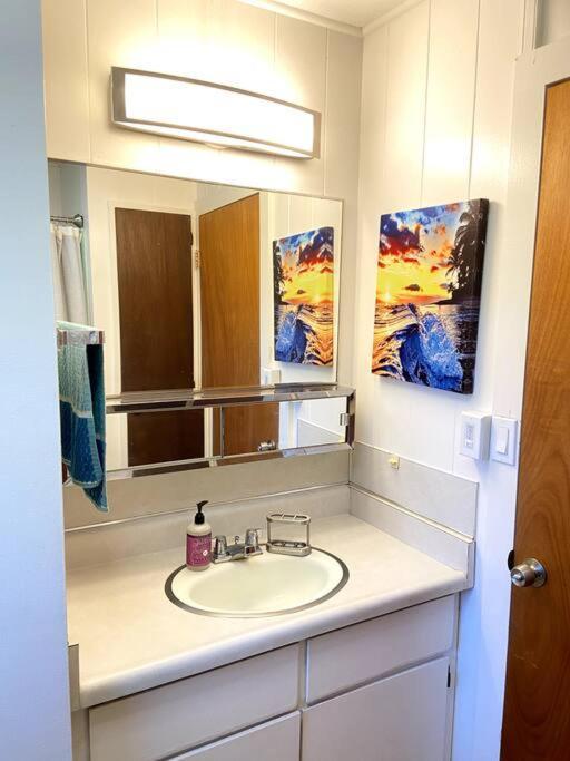 The Homebase - Charming 3 Bedroom Home, With Ac! Hilo