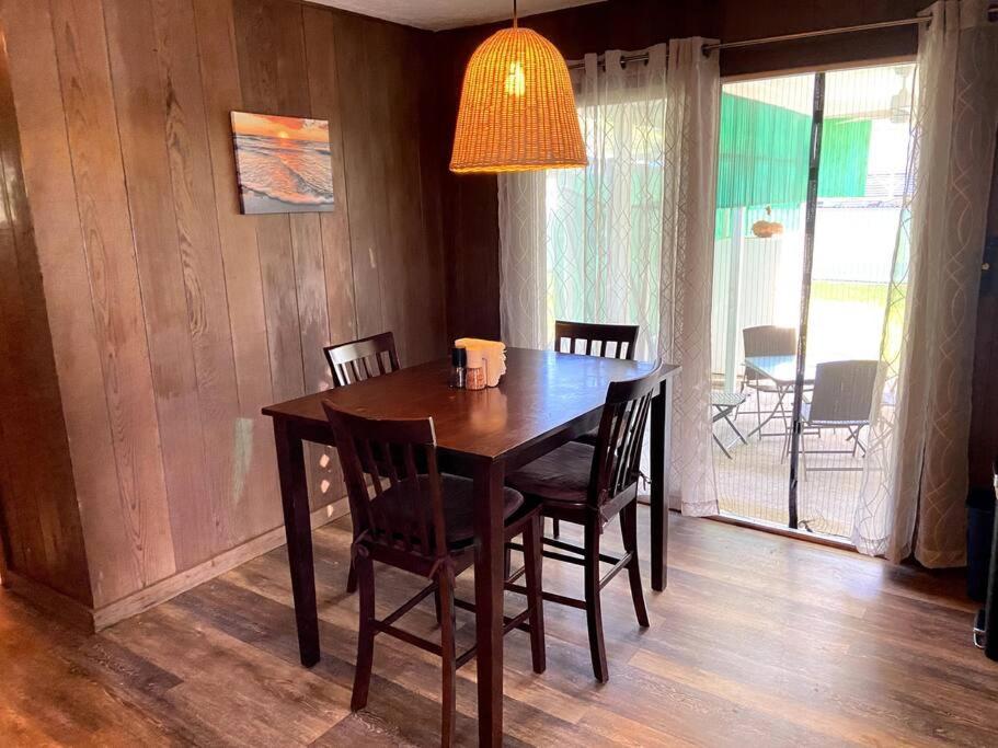 The Homebase - Charming 3 Bedroom Home, With Ac! Holiday home Hilo