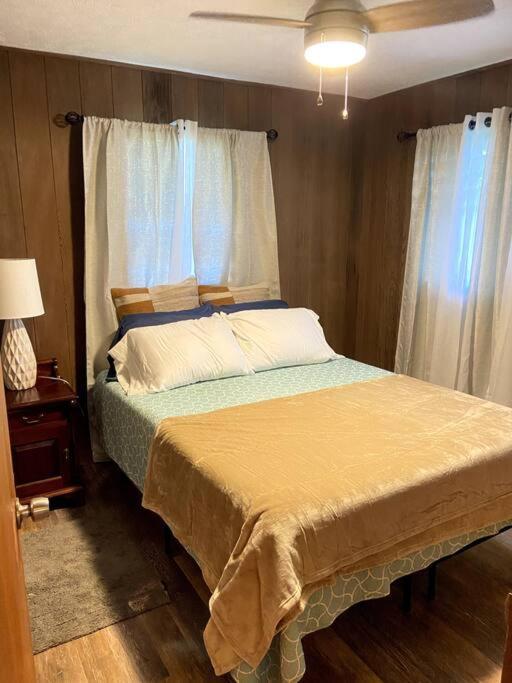 The Homebase - Charming 3 Bedroom Home, With Ac! *