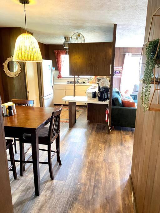 Holiday home The Homebase - Charming 3 Bedroom Home, With Ac! *