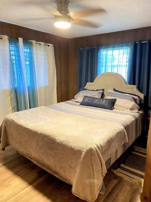 The Homebase - Charming 3 Bedroom Home, With Ac! * Hilo
