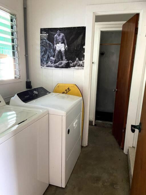 The Homebase - Charming 3 Bedroom Home, With Ac! Hilo