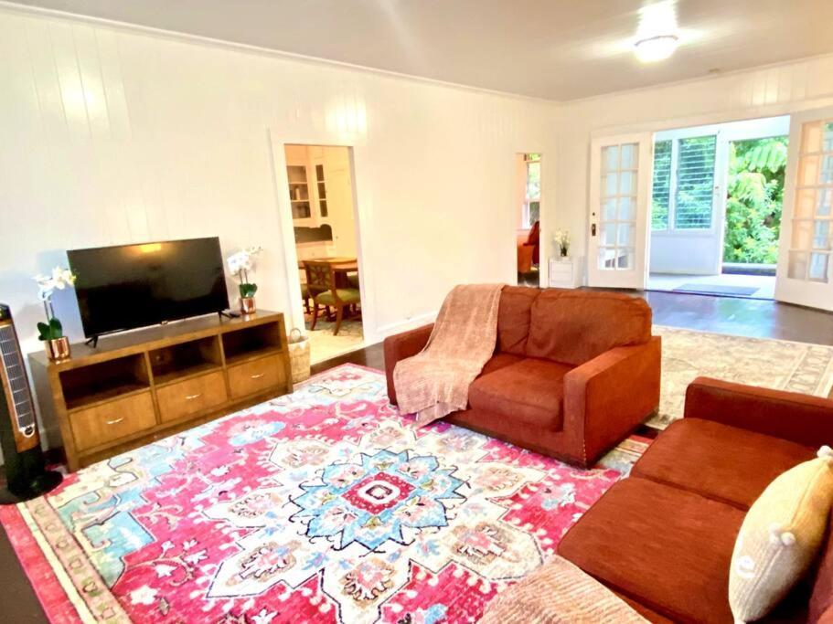 Holiday home Your Homebase - Lovely 3 Bedroom In Heart Of With Ac! *