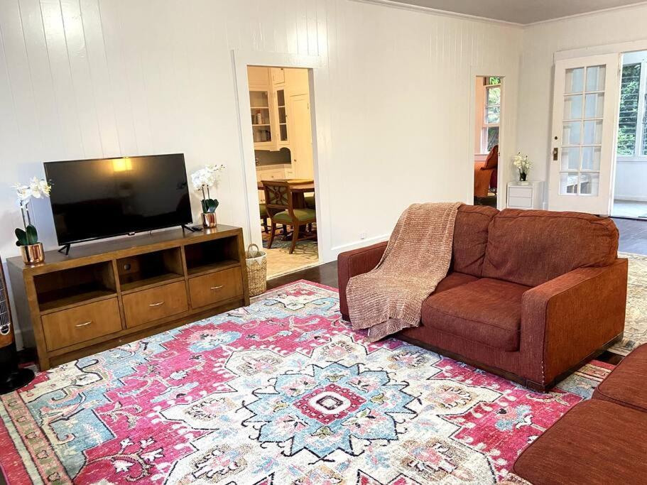 Your Homebase - Lovely 3 Bedroom In Heart Of With Ac! Holiday home