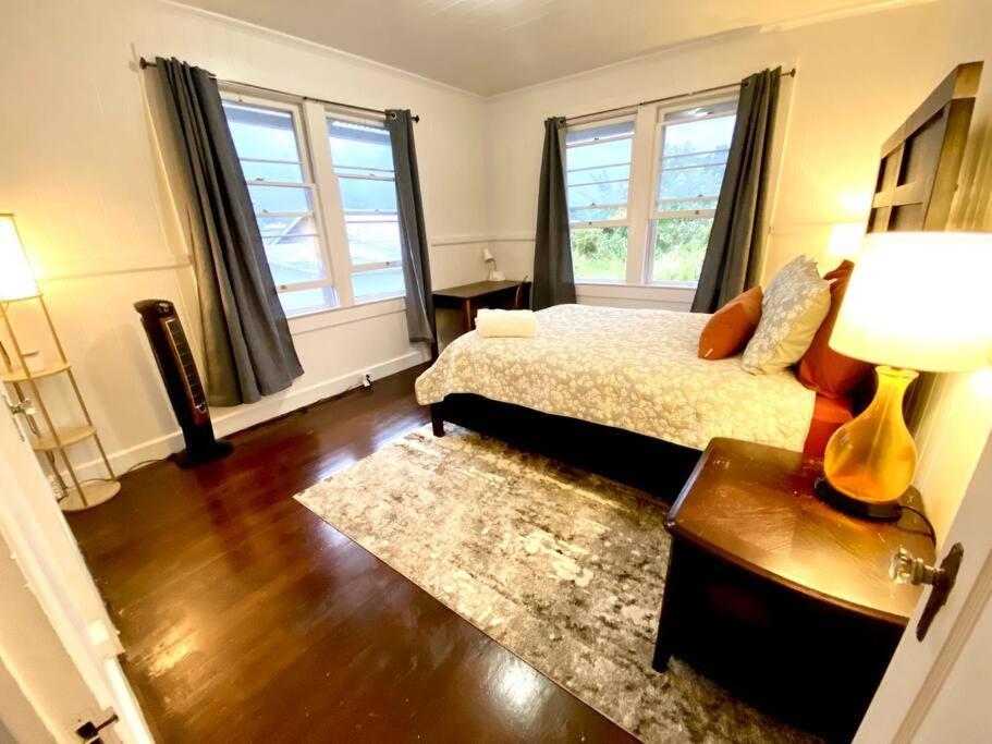 Your Homebase - Lovely 3 Bedroom In Heart Of With Ac!