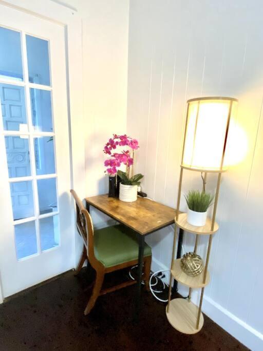 Holiday home Your Homebase - Lovely 3 Bedroom In Heart Of With Ac! *