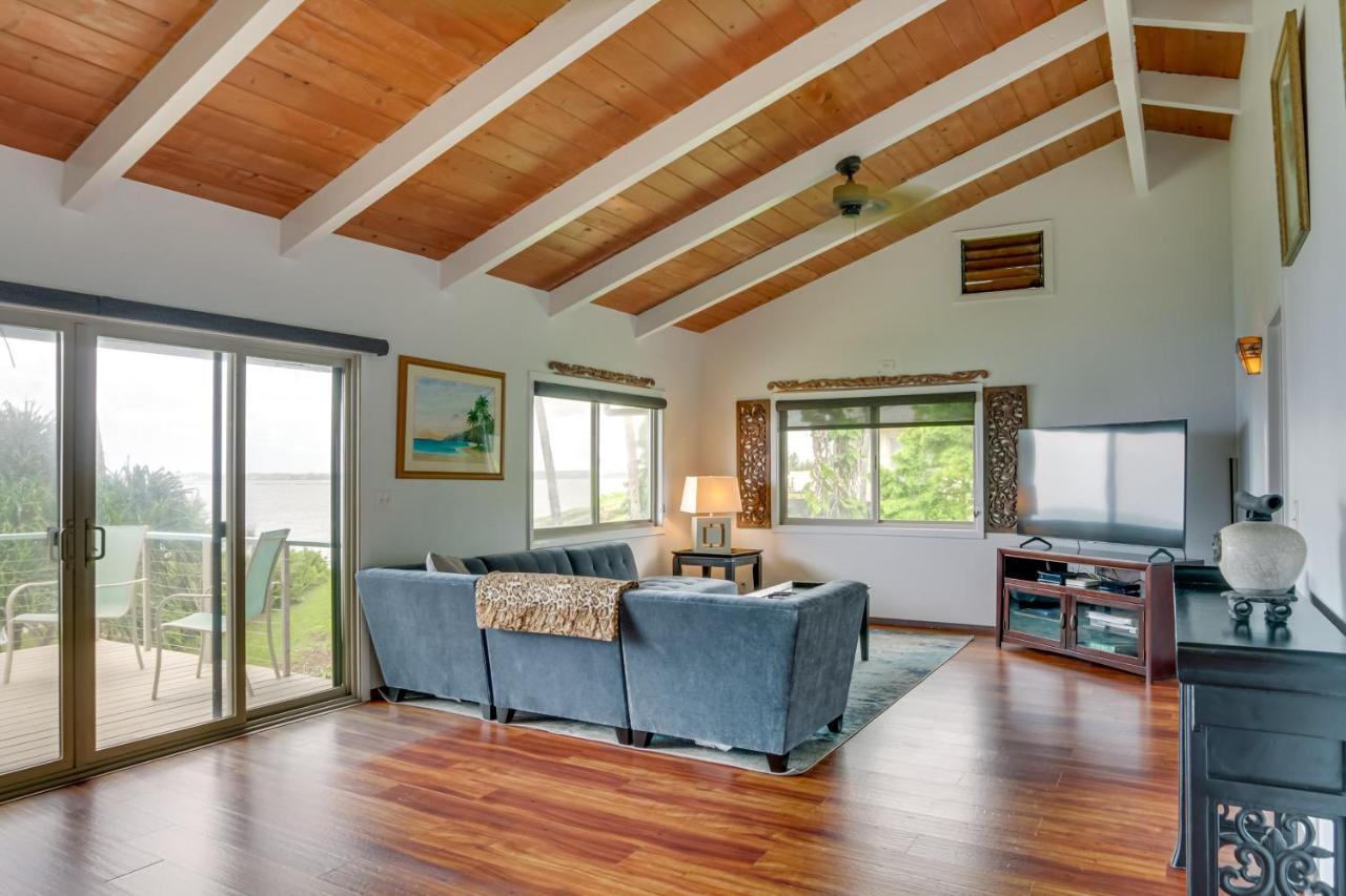 With Private Deck And Stunning Ocean Views! Hilo
