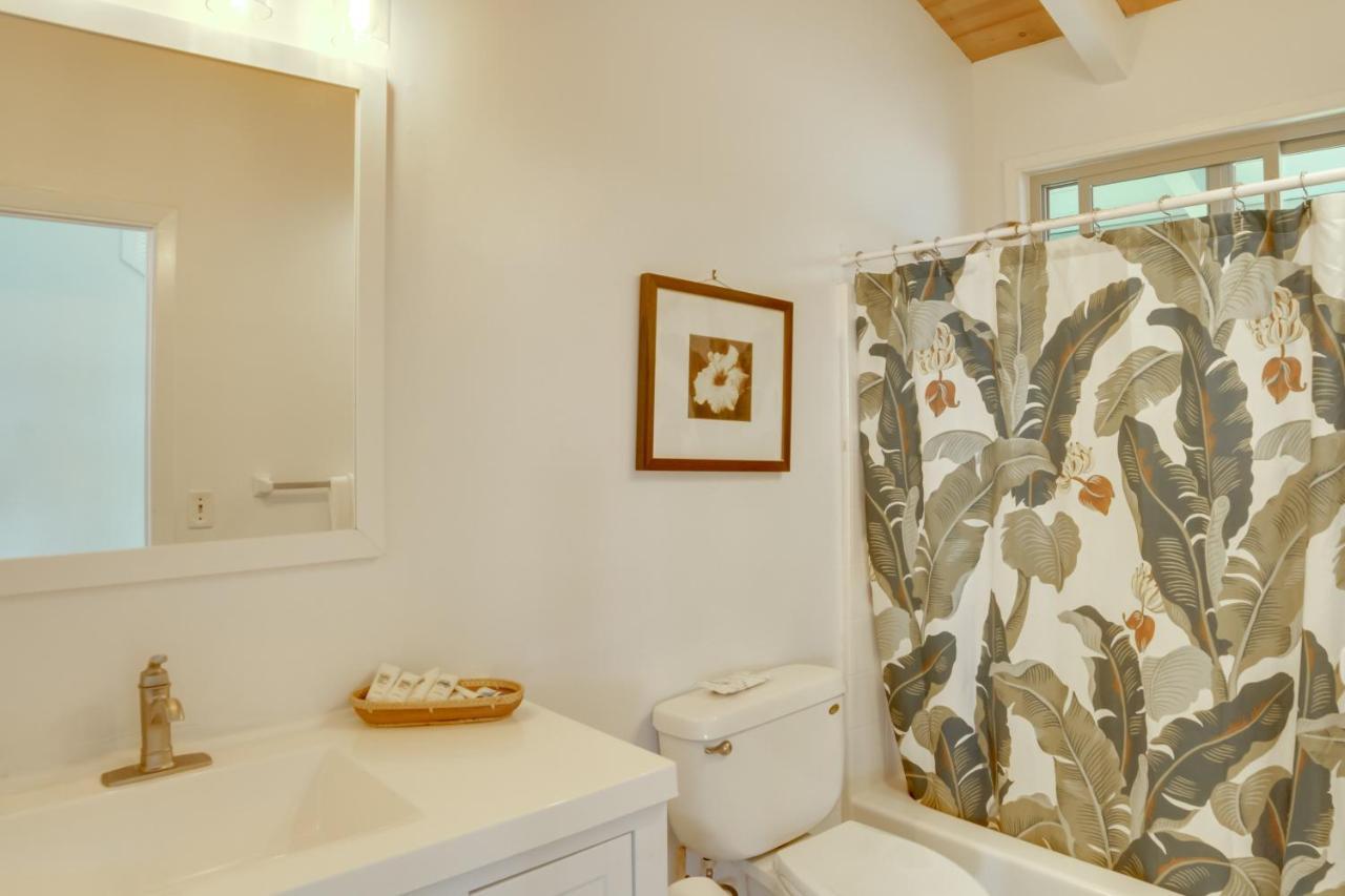 Holiday home With Private Deck And Stunning Ocean Views!