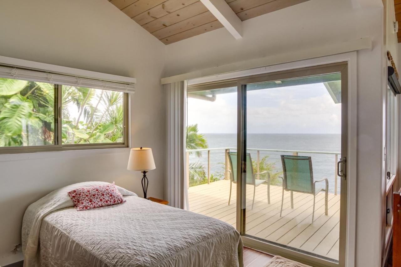 With Private Deck And Stunning Ocean Views! * Hilo