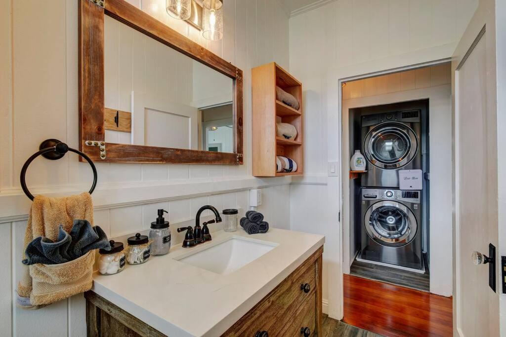 New Paddler's Inn- 3br Downtown * Hilo