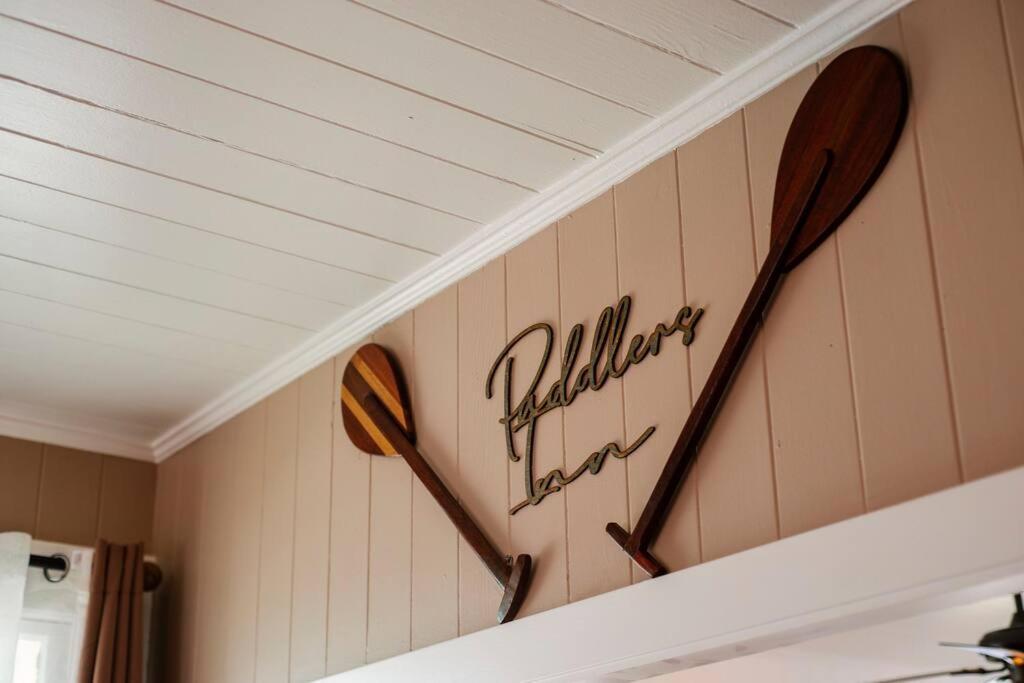 New Paddler's Inn- 3br Downtown *