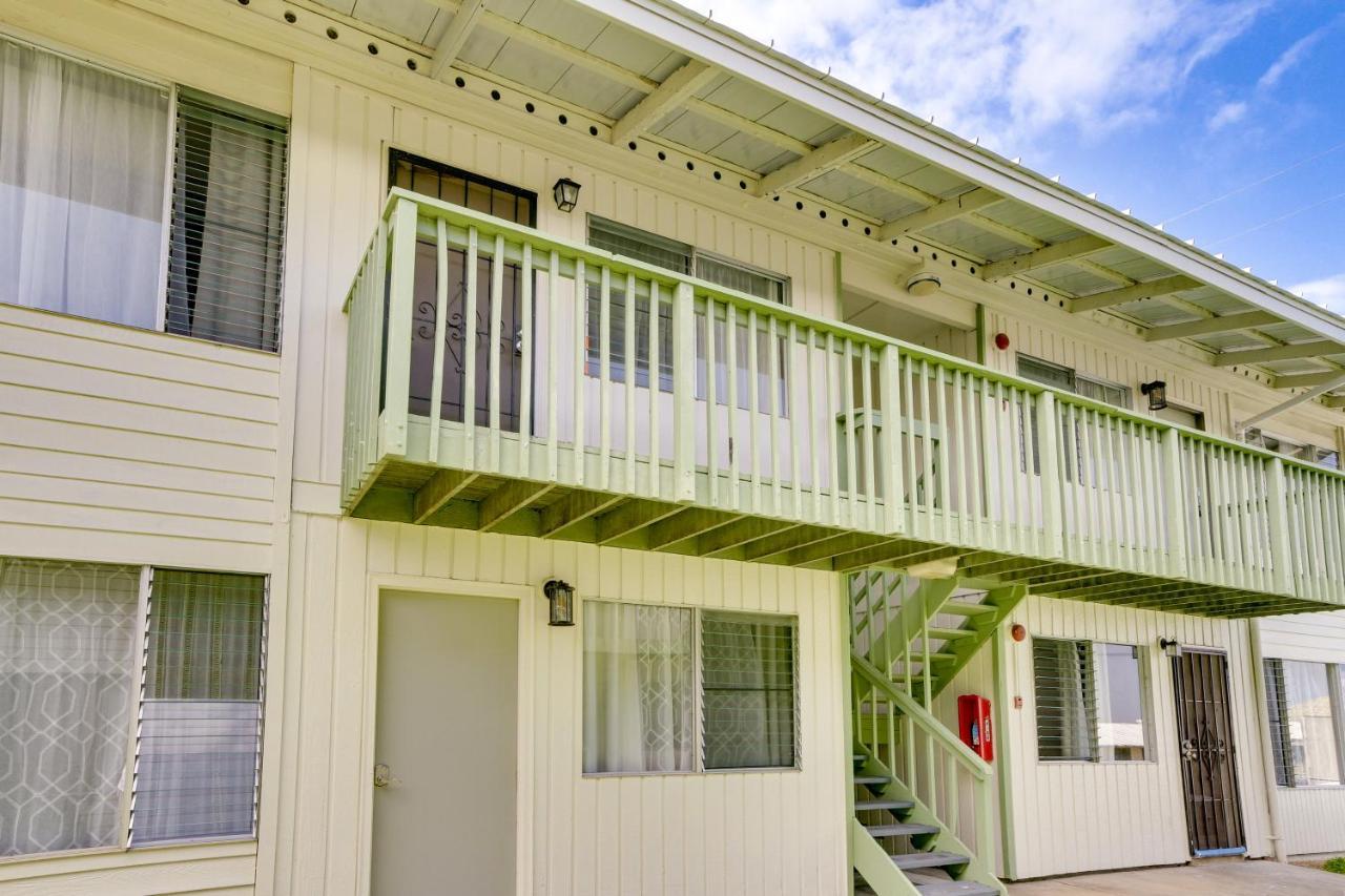 Quaint Vacation With Community Pool! Apartment Hilo