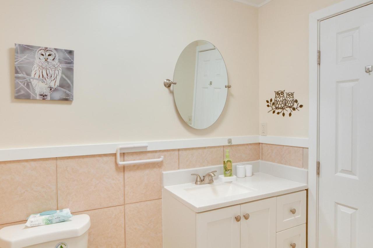 Quaint Vacation With Community Pool! Hilo
