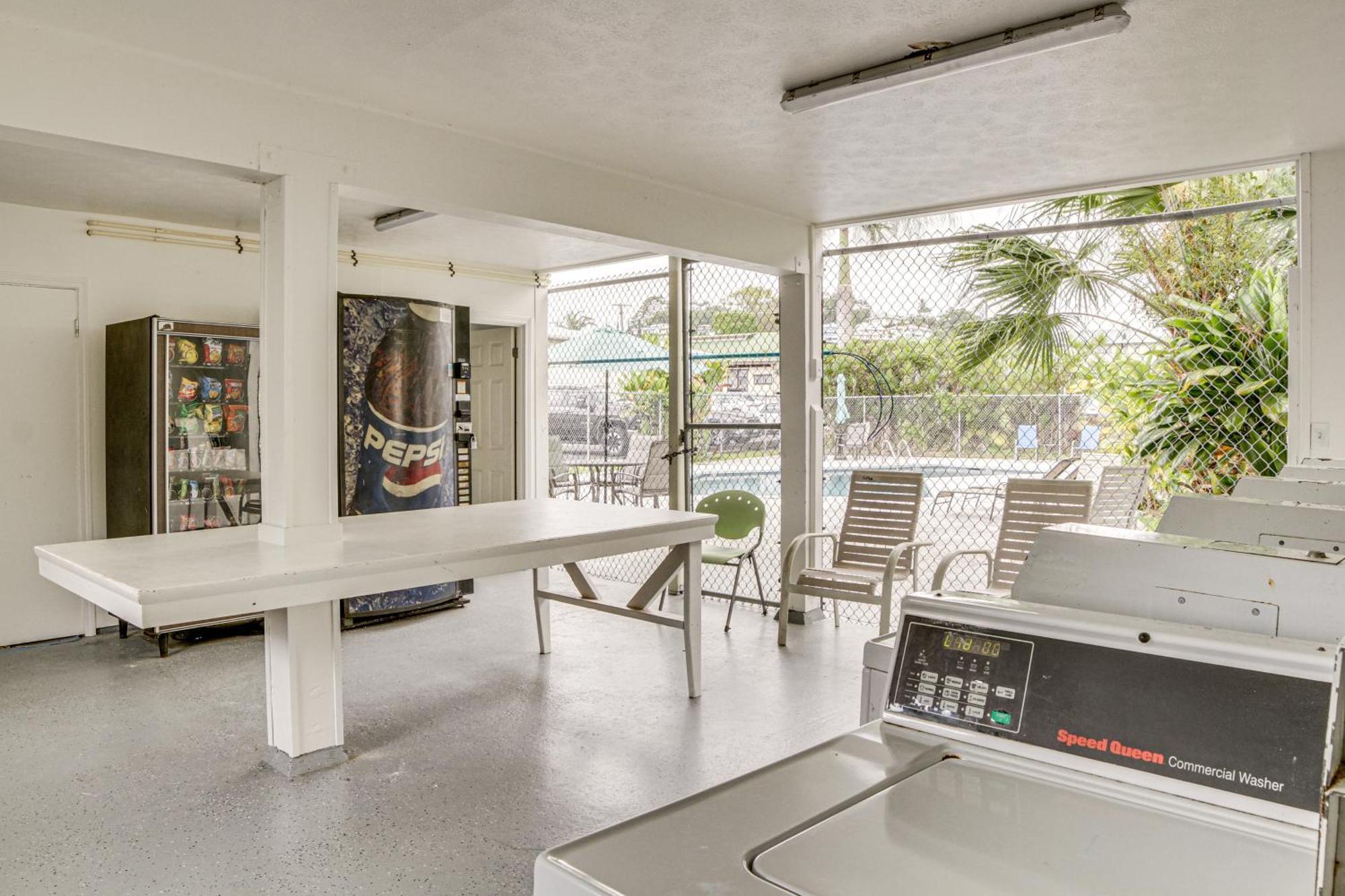 Apartment With Lanai - 2 Mi To Beaches! Hilo