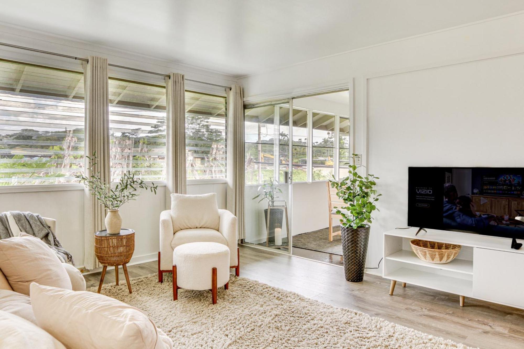 With Lanai - 2 Mi To Beaches! Apartment *