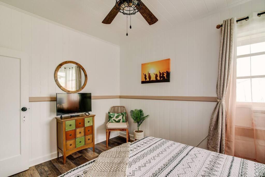 New - Hula House Wac- 3br- Town Hilo