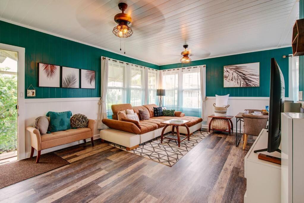 New - Hula House Wac- 3br- Town