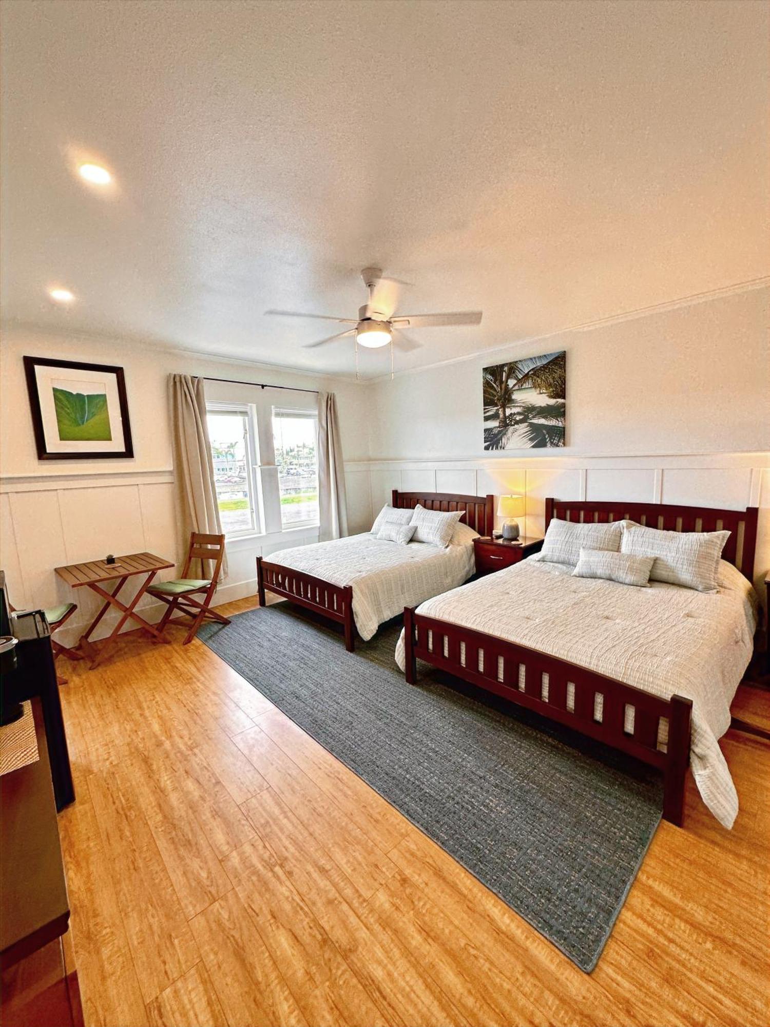 Town Inn *