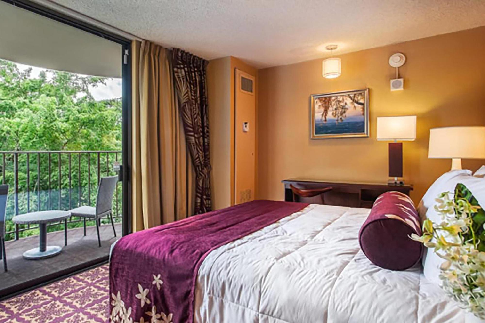 Hawaiian Hotel, Trademark Collection By Wyndham Hilo