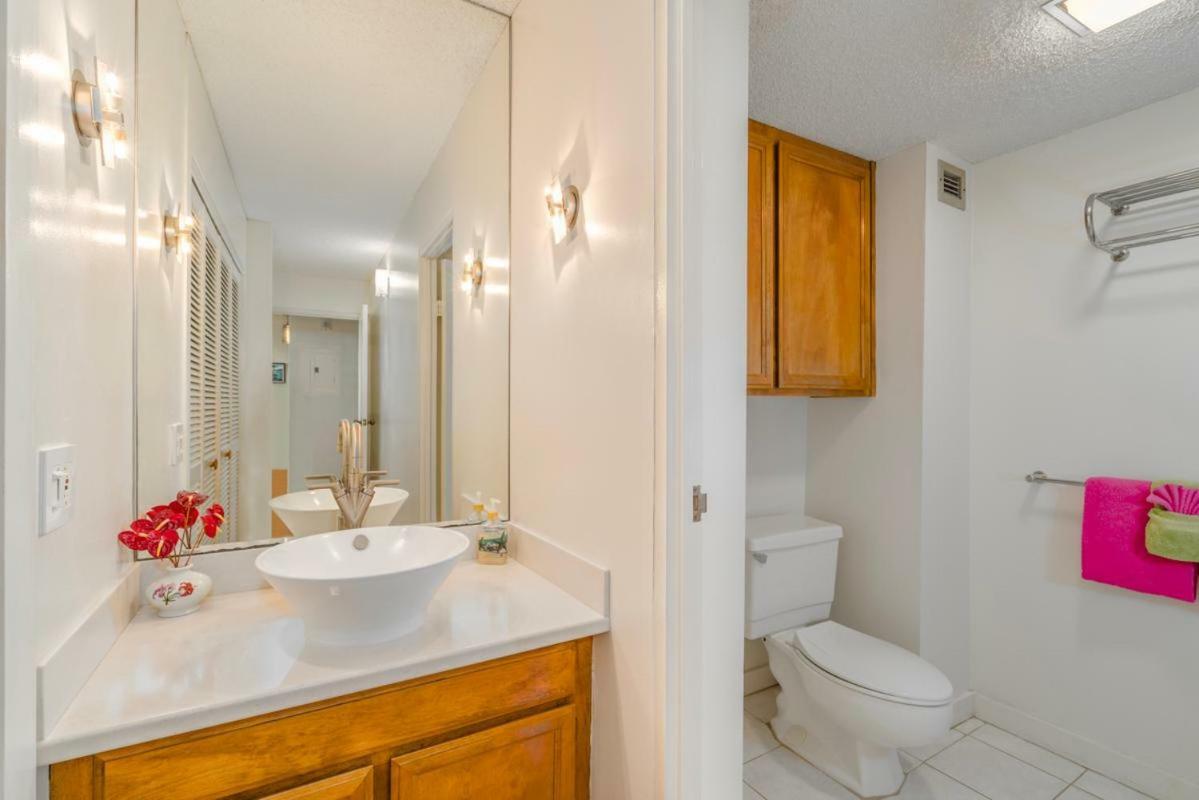 New! Lagoon Center #526 In The Heart Of With Lagoon Views! Hilo