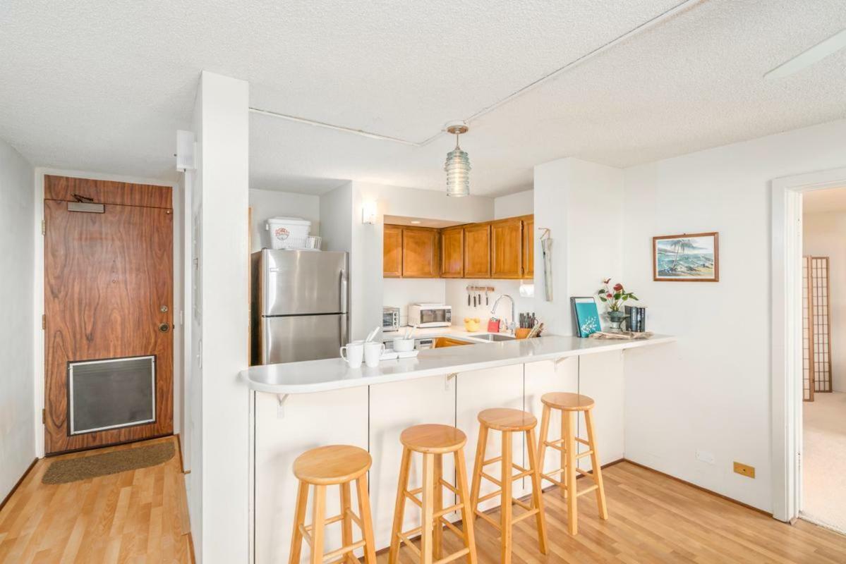 New! Lagoon Center #526 In The Heart Of With Lagoon Views! Hilo