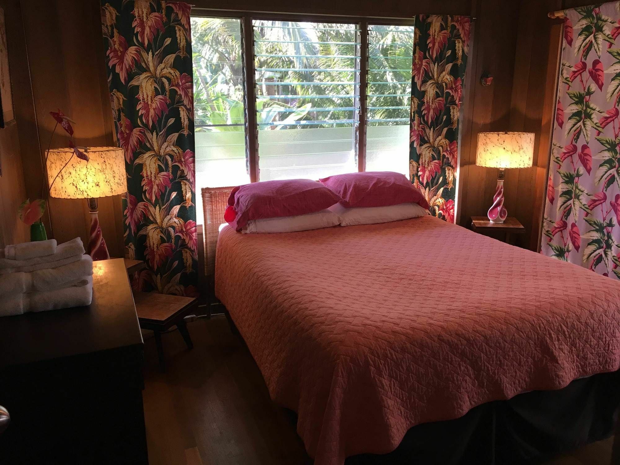 Hotel Bay Hale Hilo