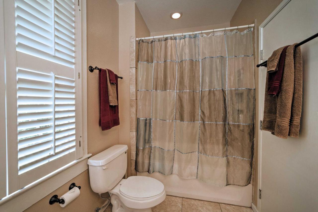 Hawaiian Hideaway With Yard Less Than 2 Miles To Bay! Holiday home *