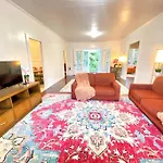 Your Hilo Homebase - Lovely 3 Bedroom In Heart Of Hilo With Ac!