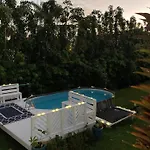 Hilo Bay Oceanfront Bed And Breakfast