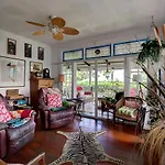 Hale Kawehi Bnb Guesthouse