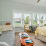 Old Hawaiian Bed And Breakfast