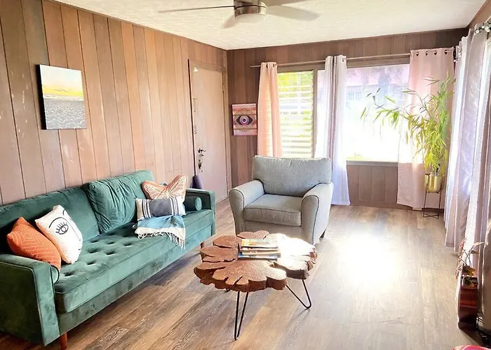The Hilo Homebase - Charming 3 Bedroom Hilo Home, With Ac!