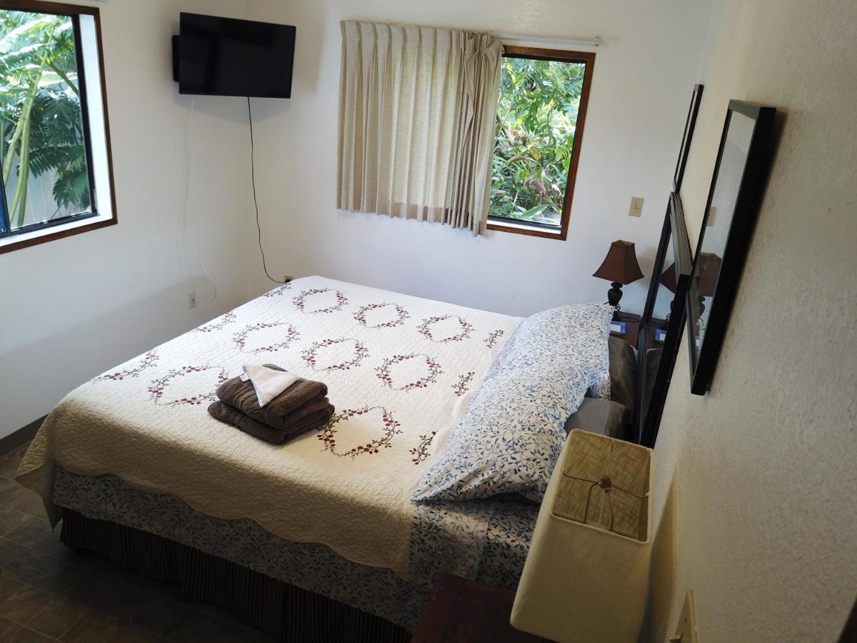 Hawaiian Ohana Bed & Breakfast *