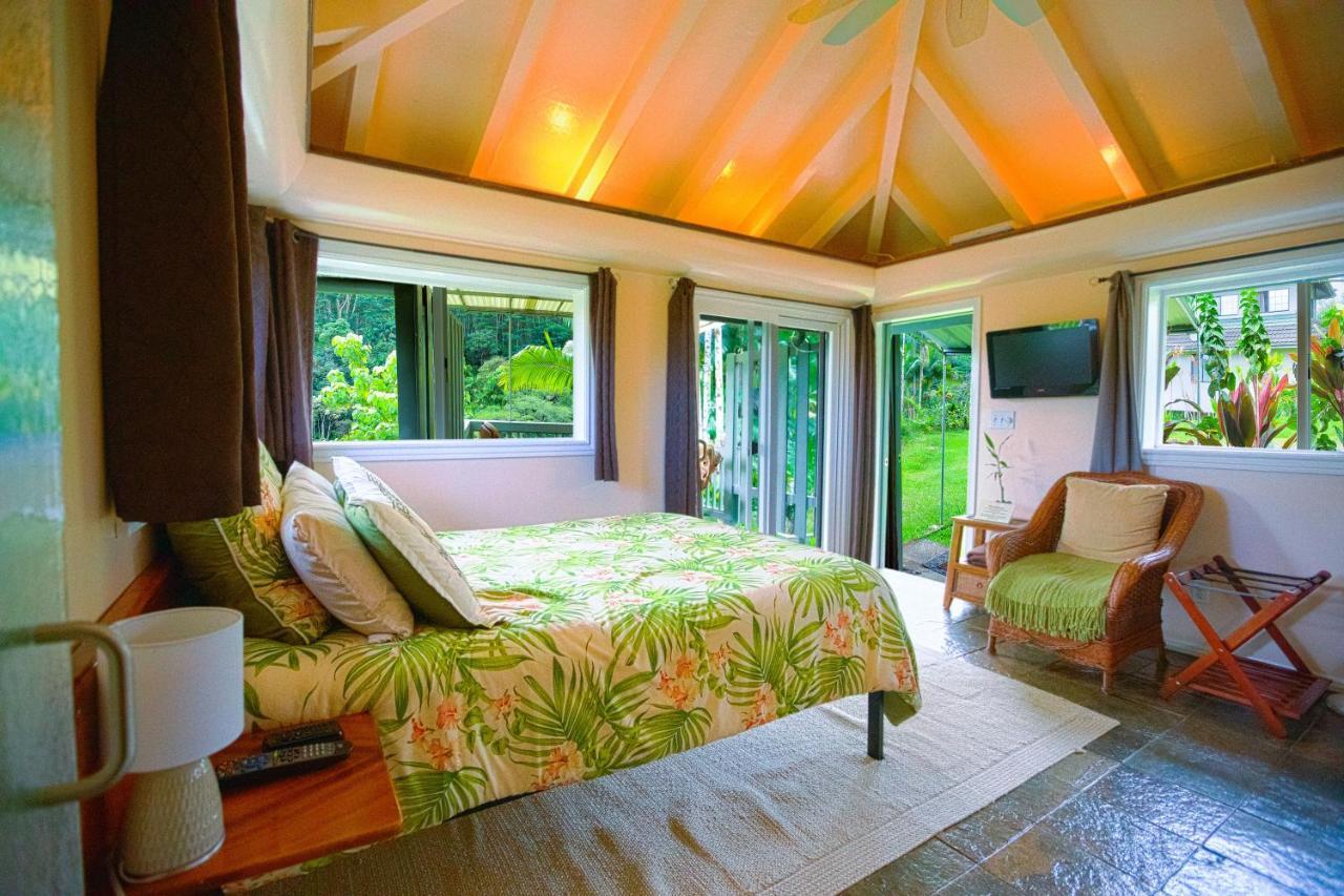The At Kulaniapia Falls Inn